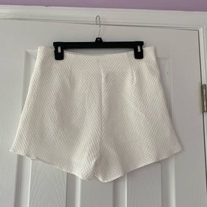 white patterned shorts 🤍